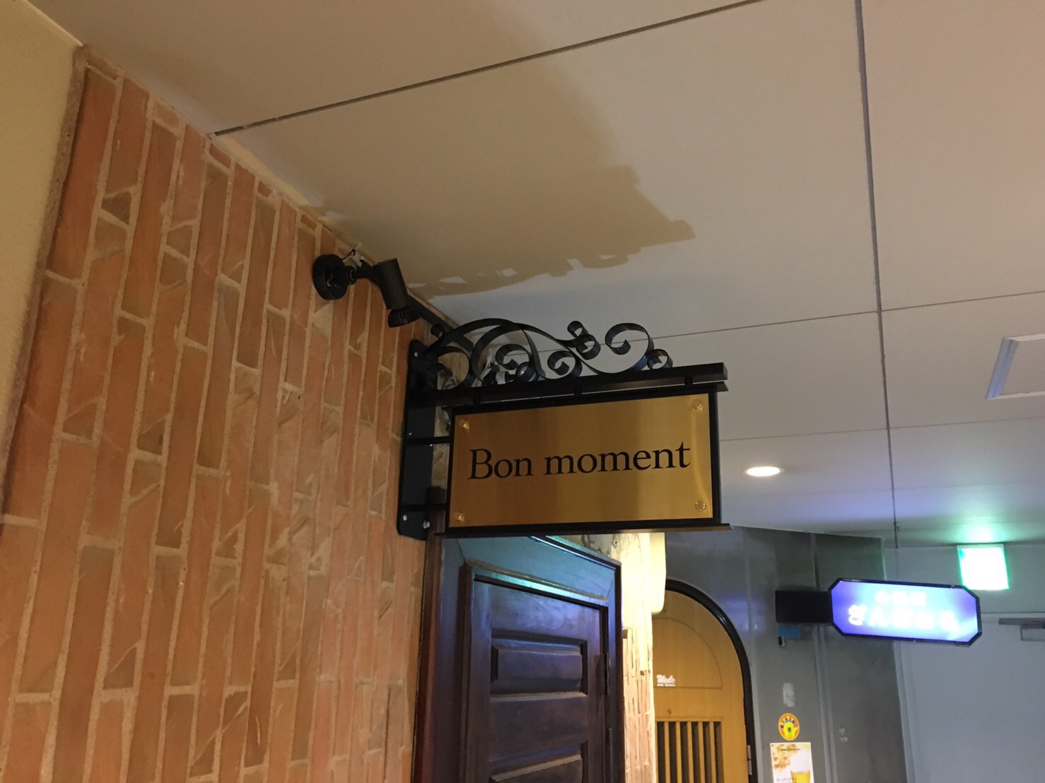 Bon momentさま店舗入り口看板