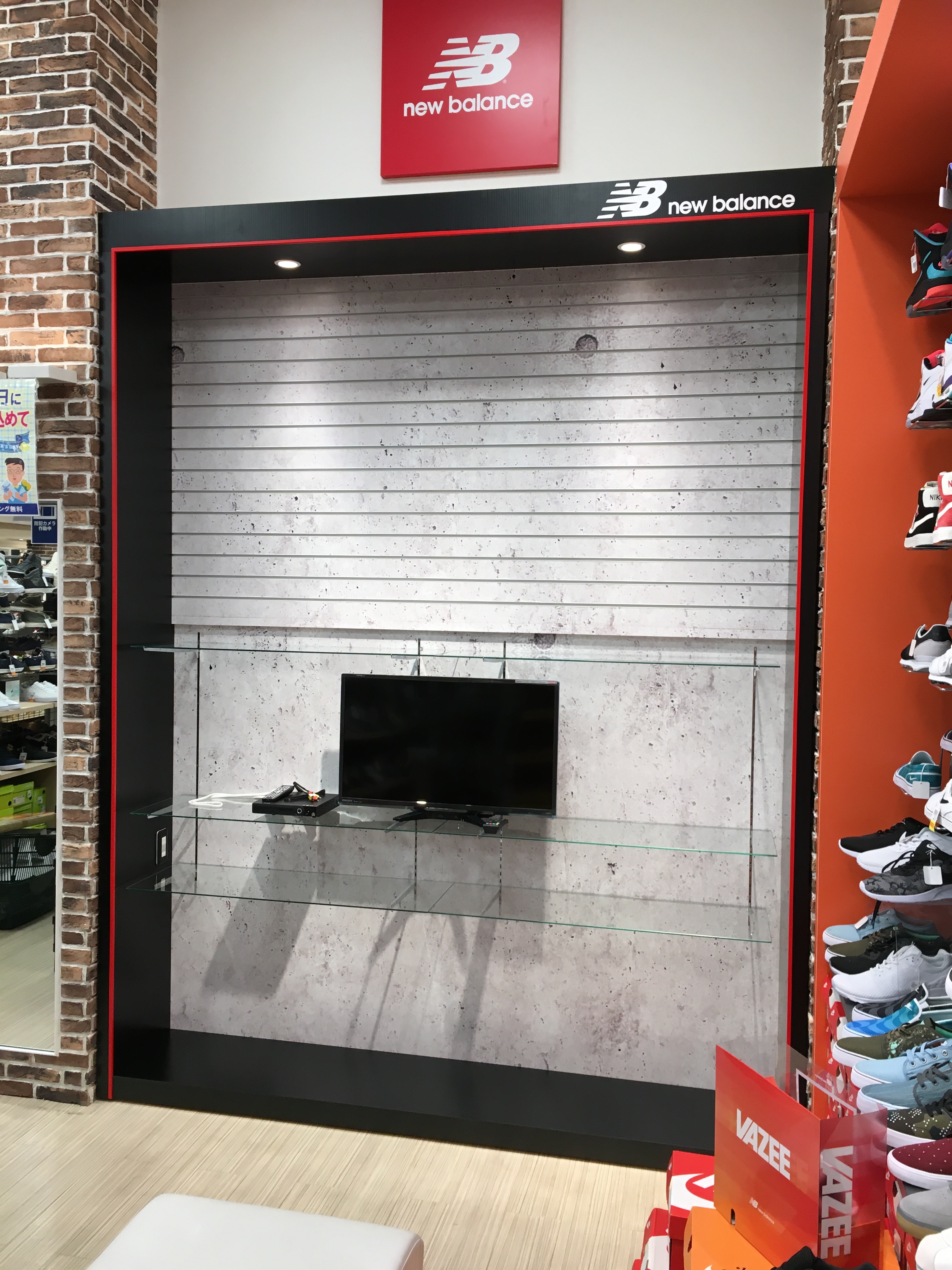 newbalance展示用ブース施工